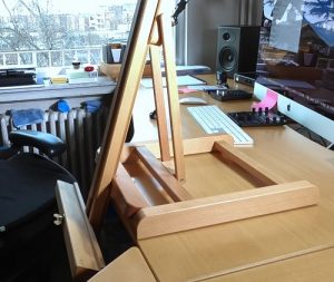 Mabef table top easel on a desk